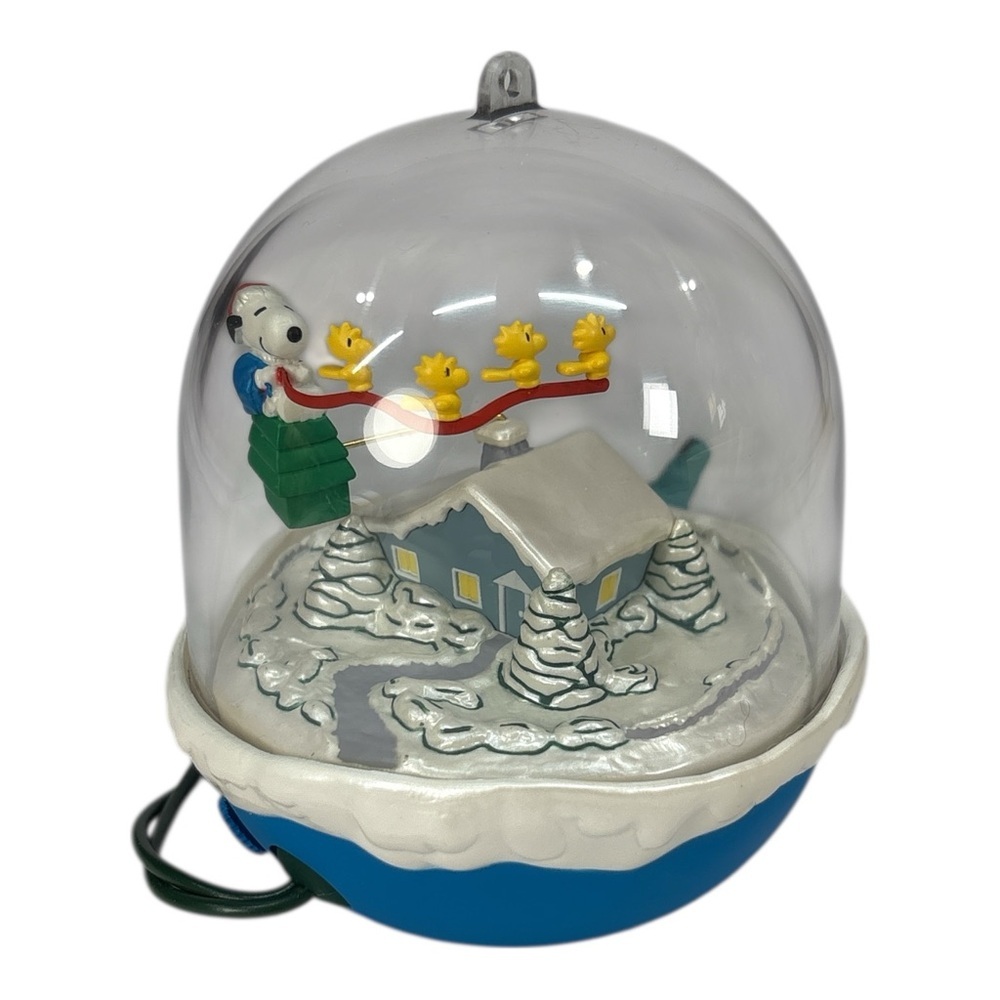 1997 Hallmark Snoopy Plays Santa Christmas Ornament With Motion Peanuts - Picture 3 of 6